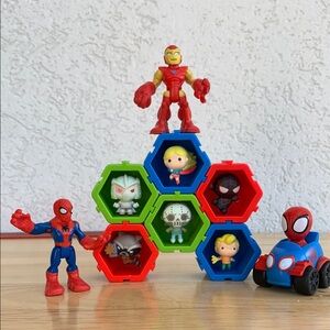 Marvel Superhero lot   Hexagon Playset with a few bonus pieces thrown in